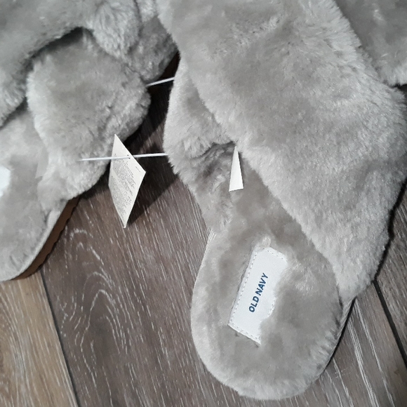Old Navy silver fluffy slippers. NWT. Size 7 - Picture 2 of 4